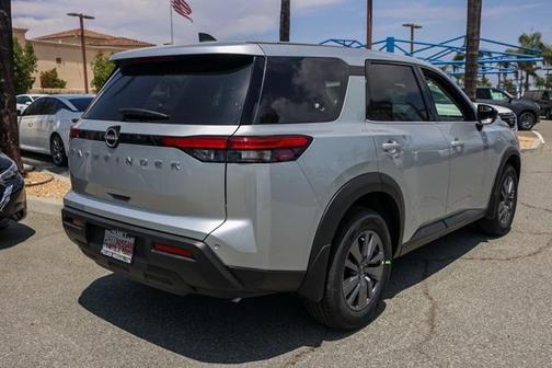 2025 Nissan Pathfinder S