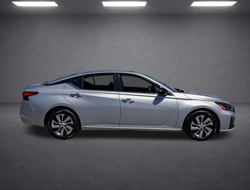 Brilliant Silver Metallic 2024 Nissan Altima 2.5 S