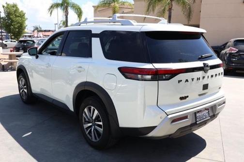 2022 Nissan Pathfinder SL