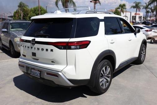 2022 Nissan Pathfinder SL
