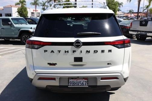2022 Nissan Pathfinder SL