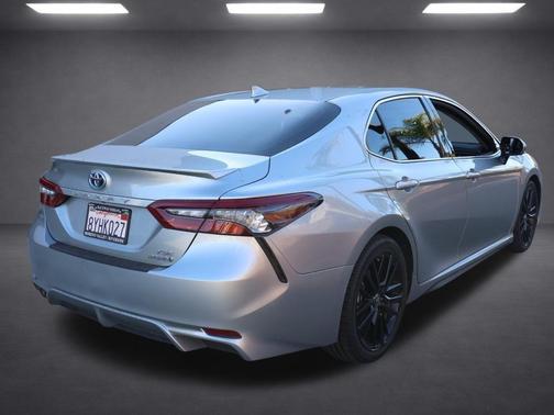 2021 Toyota Camry Hybrid XSE