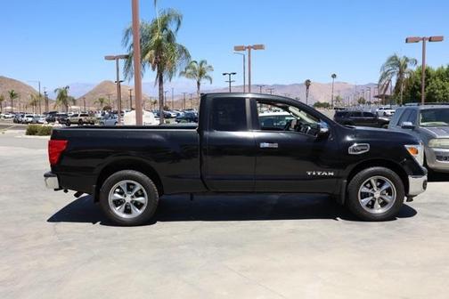 2017 Nissan Titan SV