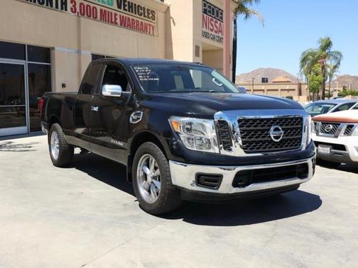 2017 Nissan Titan SV