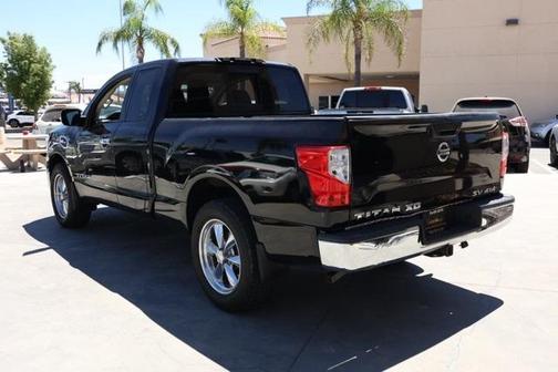 2017 Nissan Titan SV