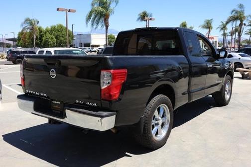 2017 Nissan Titan SV