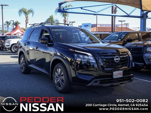 2025 Nissan Pathfinder SV
