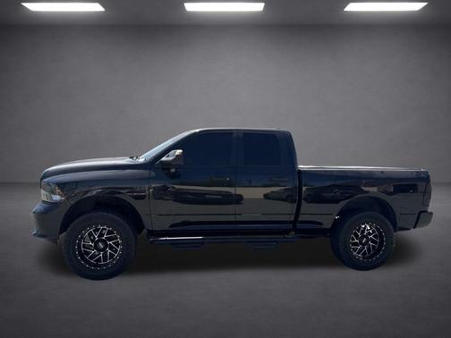 Brilliant Black Crystal Pearlcoat 2016 RAM 1500 Tradesman/Express