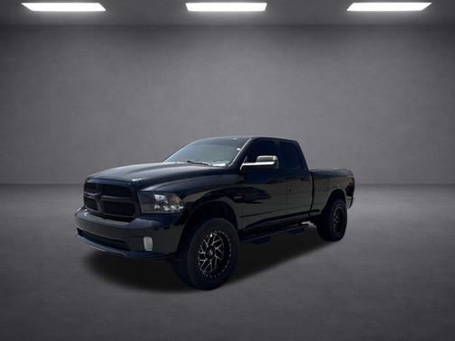 Brilliant Black Crystal Pearlcoat 2016 RAM 1500 Tradesman/Express