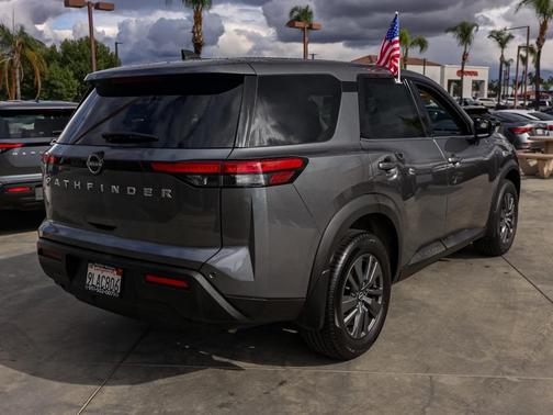 2024 Nissan Pathfinder S
