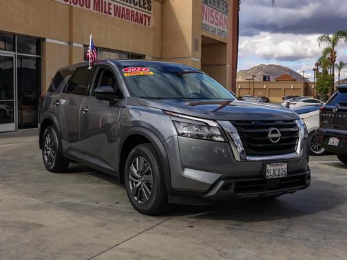 2024 Nissan Pathfinder S