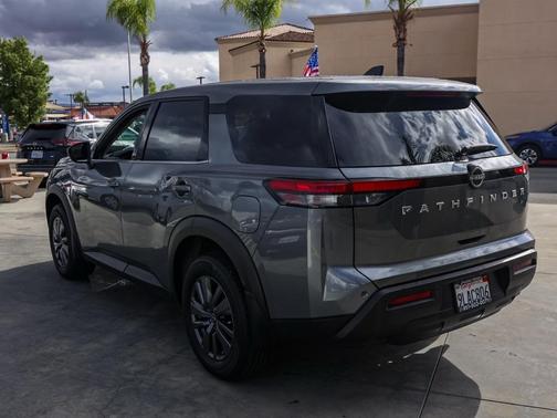 2024 Nissan Pathfinder S
