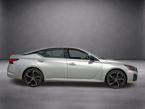 Brilliant Silver Metallic 2024 Nissan Altima 2.5 SR