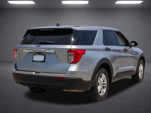 Silver Metallic 2022 Ford Explorer Base