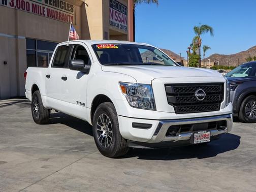2023 Nissan Titan SV