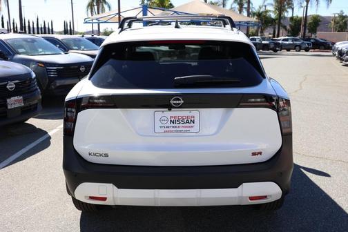 2026 Nissan Kicks SR
