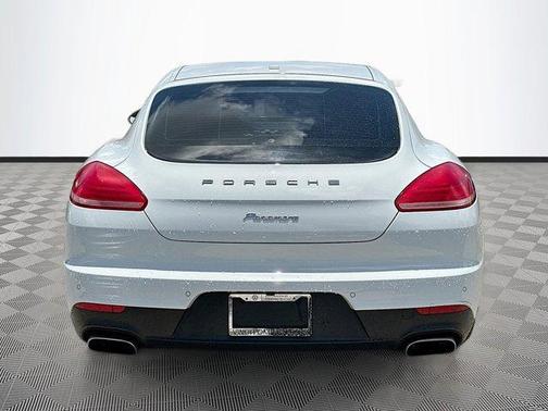 2016 Porsche Panamera Edition