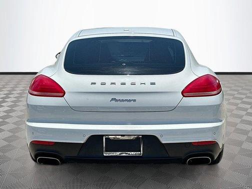 2016 Porsche Panamera Edition