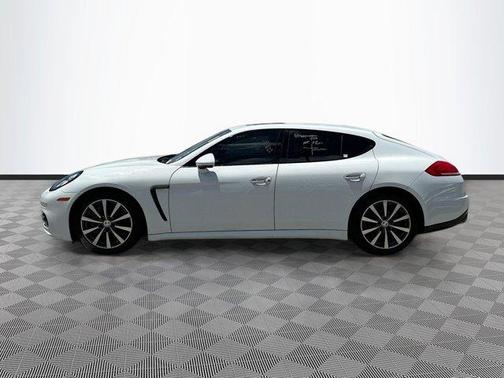 2016 Porsche Panamera Edition