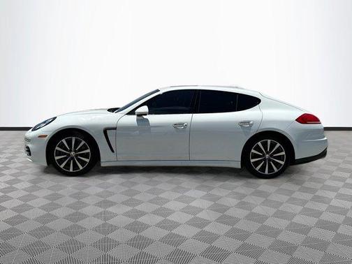 2016 Porsche Panamera Edition