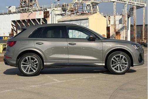 2025 Audi Q3 Premium 45 TFSI S line quattro Tiptronic