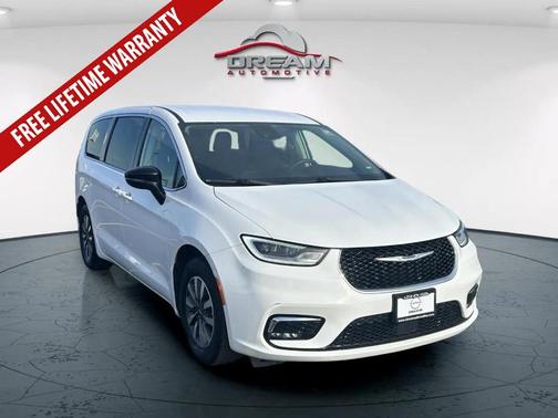 2024 Chrysler Pacifica Hybrid Select