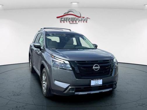 2025 Nissan Pathfinder SL 4WD