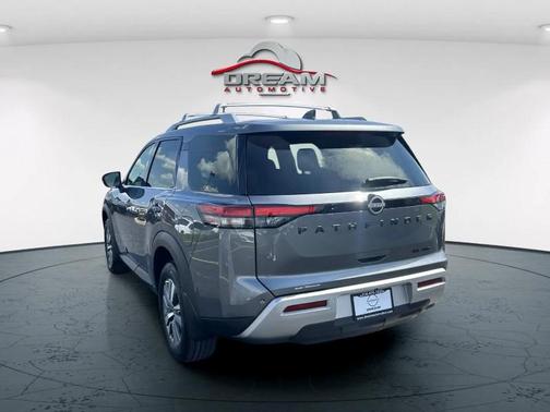 2025 Nissan Pathfinder SL 4WD