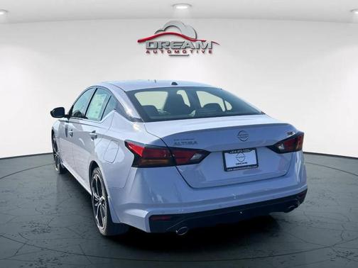 2025 Nissan Altima SR FWD