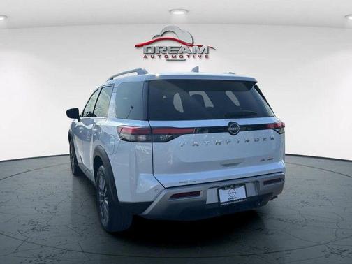 2025 Nissan Pathfinder SL 4WD