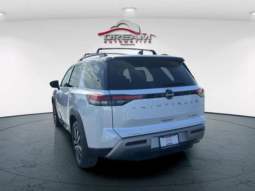2025 Nissan Pathfinder Platinum FWD