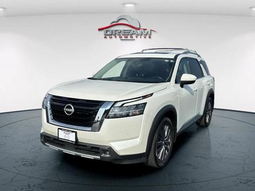 2023 Nissan Pathfinder SL 4WD