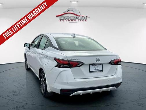 Aspen White Tricoat 2025 Nissan Versa 1.6 SV