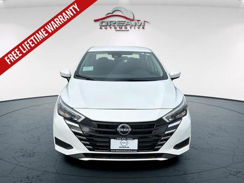 Aspen White Tricoat 2025 Nissan Versa 1.6 SV