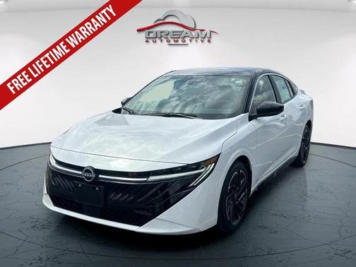 Aspen White Tricoat/Super Black 2026 Nissan Sentra SR