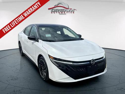 Aspen White Tricoat/Super Black 2026 Nissan Sentra SR