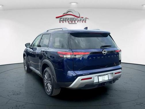 2025 Nissan Pathfinder SL 4WD
