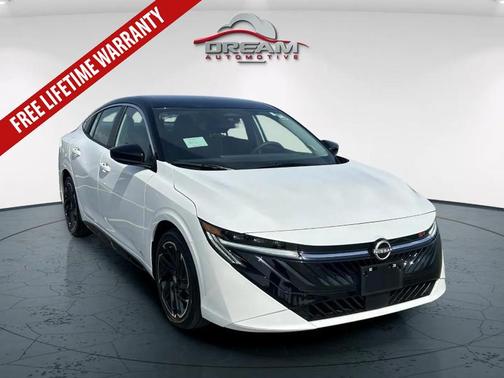 Aspen White Tricoat/Super Black 2026 Nissan Sentra SR