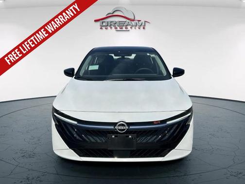 Aspen White Tricoat/Super Black 2026 Nissan Sentra SR