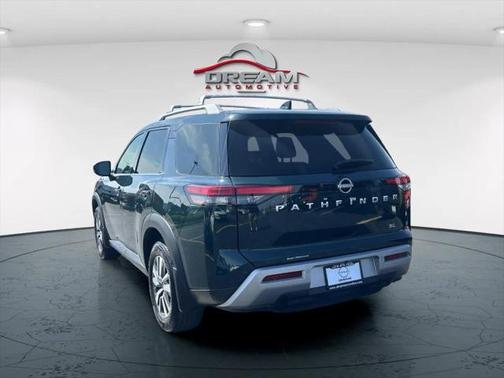 2022 Nissan Pathfinder SL 2WD