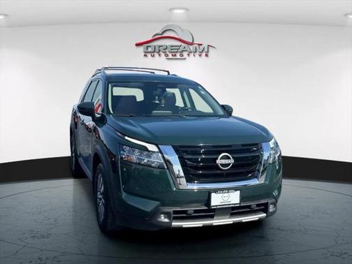 2022 Nissan Pathfinder SL 2WD