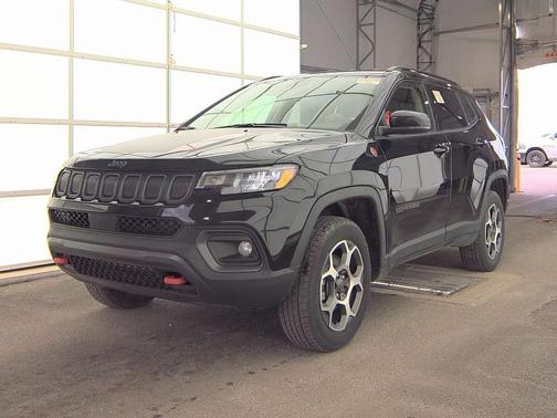 Diamond Black Crystal Pearlcoat 2022 Jeep Compass Trailhawk