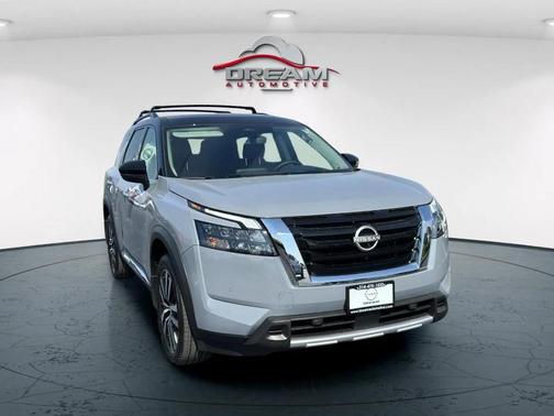 2025 Nissan Pathfinder Platinum 4WD