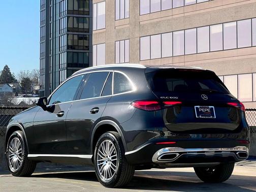 2026 Mercedes-Benz GLC 300 4MATIC