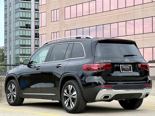 2025 Mercedes-Benz GLB 250 4MATIC