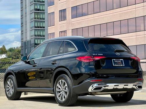 2025 Mercedes-Benz GLC 300 4MATIC