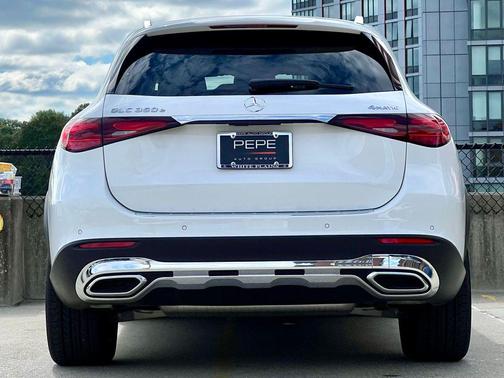 2025 Mercedes-Benz GLC 350e Base