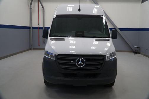 914 2025 Mercedes-Benz Sprinter 2500 High Roof