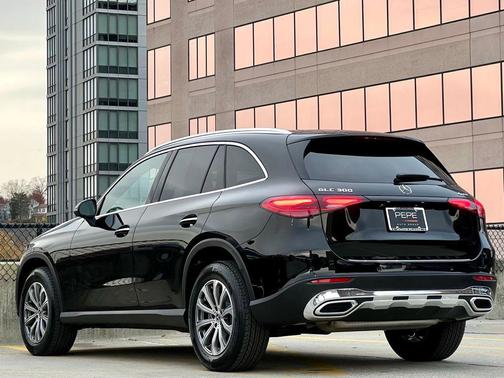 2025 Mercedes-Benz GLC 300 4MATIC