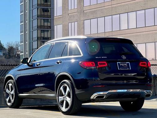 Lunar Blue Metallic 2022 Mercedes-Benz GLC 300 4MATIC